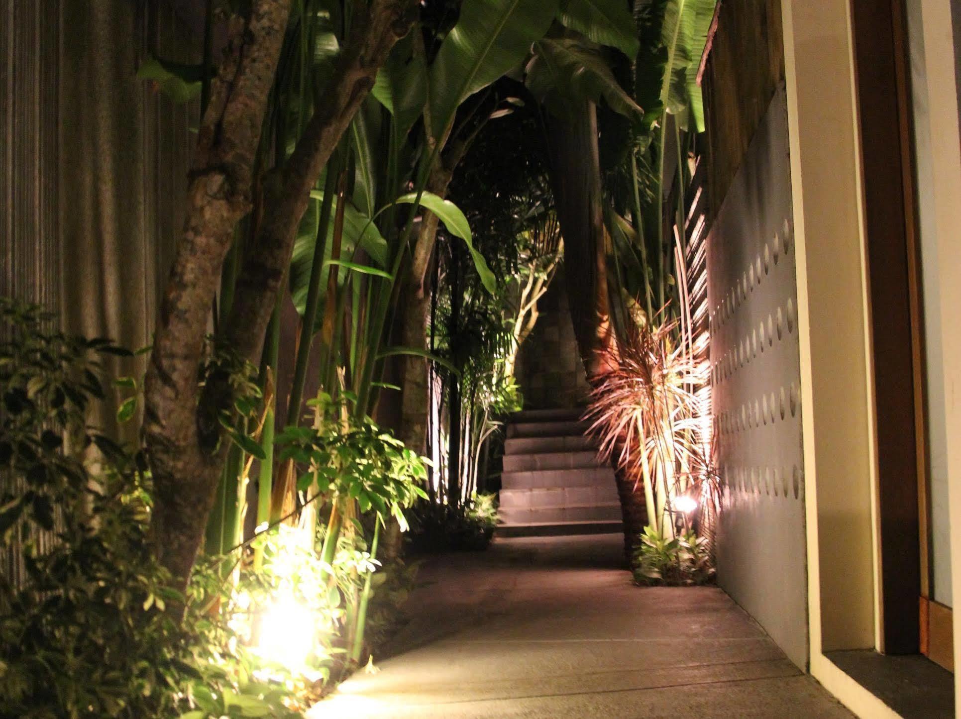 ヴィラ トラヴィス スミニャック エクステリア 写真
